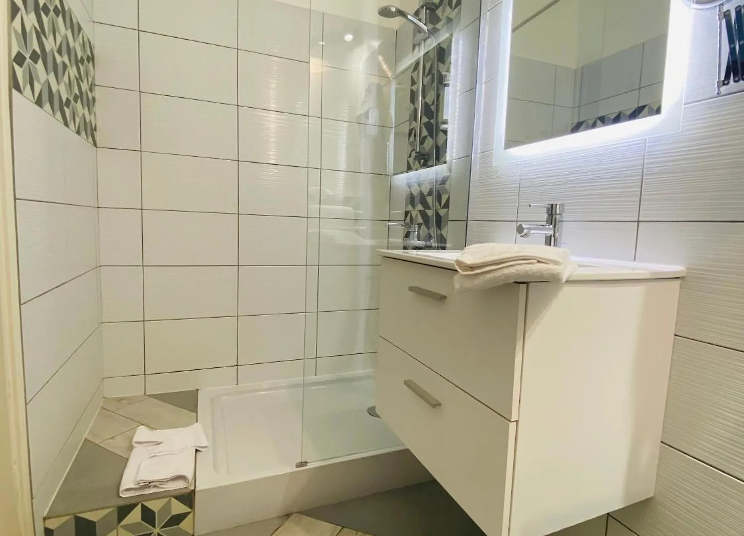 The Originals City, Hotel Azur, Fos-Sur-Mer 3*,