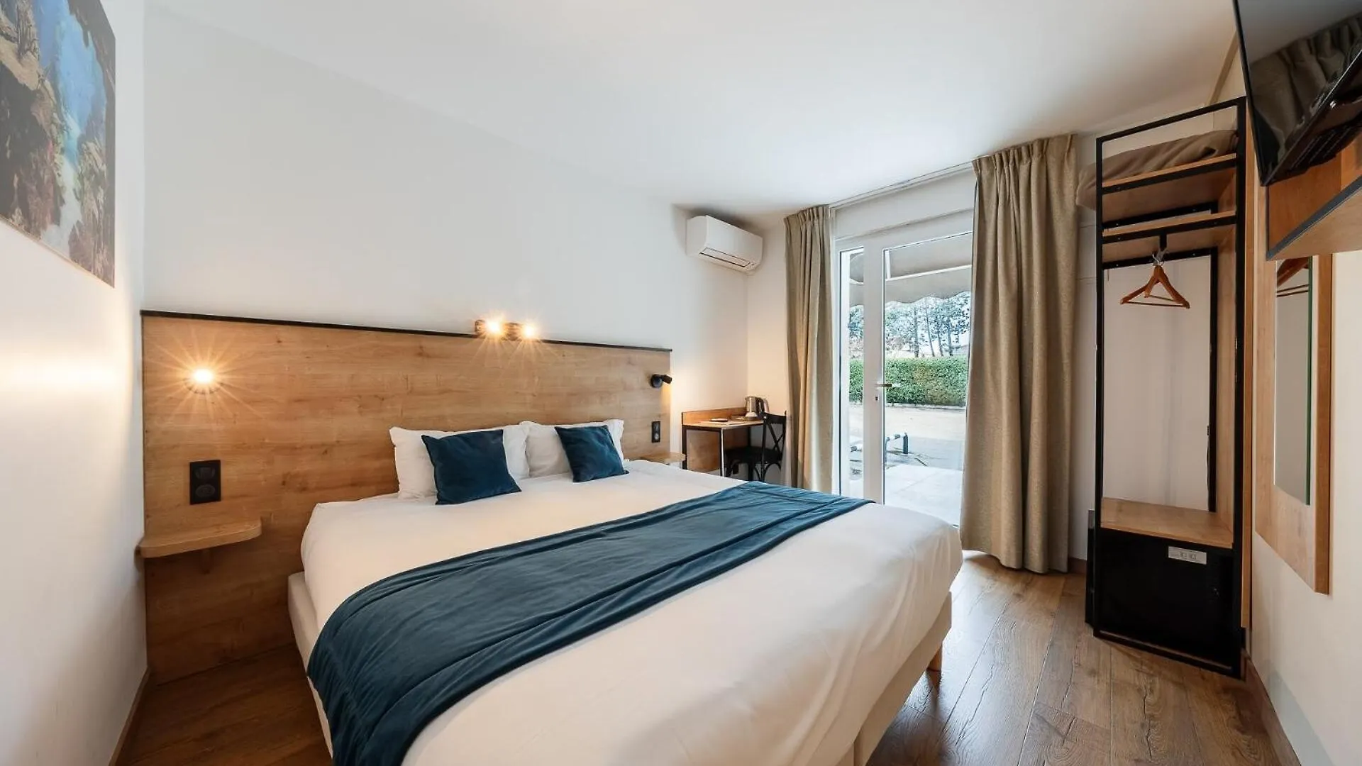***  The Originals City, Hotel Azur, Fos-Sur-Mer France