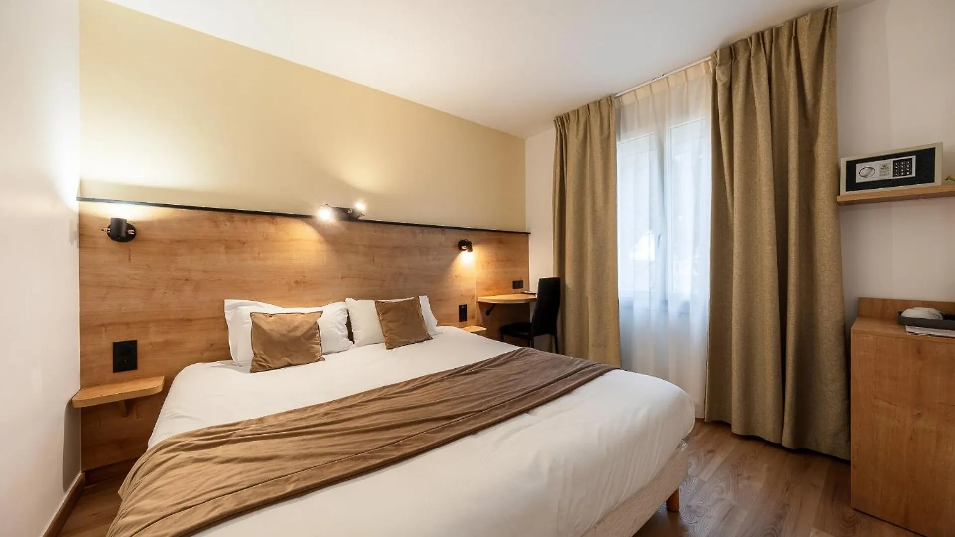 The Originals City, Hotel Azur, Fos-Sur-Mer 3*,  France